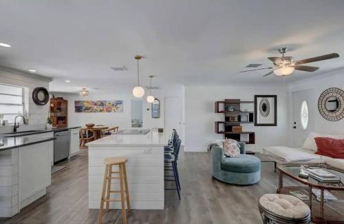 Central Naples House | HIDDEN GEM - Family Friendly Pool Home -Welcome