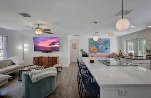 Central Naples House | HIDDEN GEM - Family Friendly Pool Home -Welcome