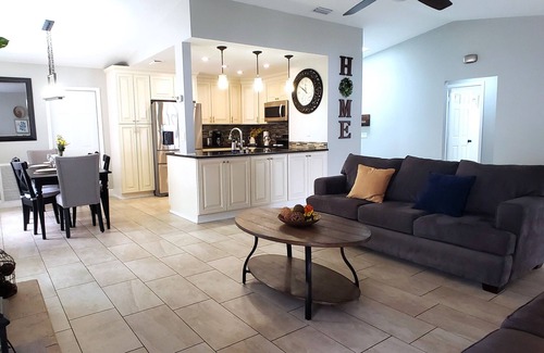 Country Oaks House | ❤️Hidden Gem Home in Sarasota w/amenities by UTC Mall and Siesta Key