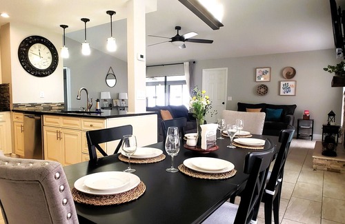 Country Oaks House | ❤️Hidden Gem Home in Sarasota w/amenities by UTC Mall and Siesta Key