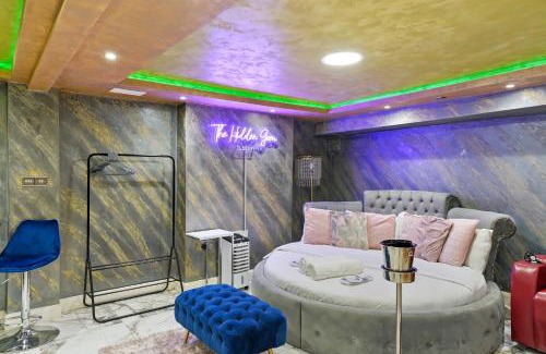 Luton Apartment | Hidden Gem Lt Properties Jaccuzi bath massage chair Superkingsize bed Parking available