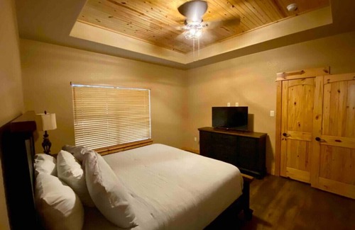 Gruene Cabin | Hidden Gem Luxury Cabin nestled in Gruene