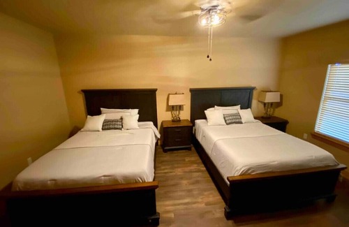 Gruene Cabin | Hidden Gem Luxury Cabin nestled in Gruene