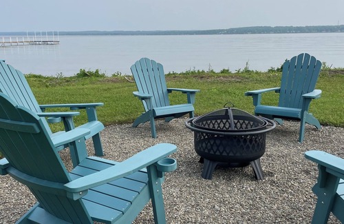 Dewittville Cottage | Hidden gem on Chautauqua’slake with SUPs, kayaks and pool!