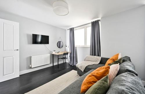 Harrow Road Apartment | Hidden Gem on Grand Union Canal