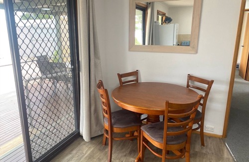 Dalrymple House | Hidden Gem - Plenty of room for parking and the boat! Winter Special!