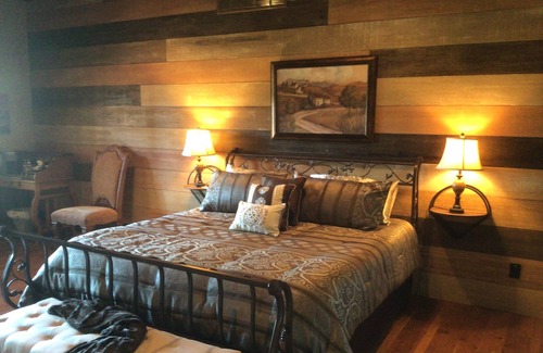 Ste Genevieve House | Hidden Gem, scenic views, off private balconies, incredible food and wine
