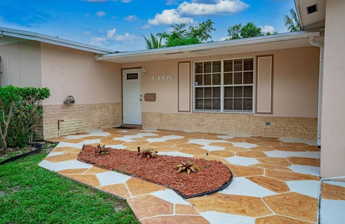 Lauderhill House | HIDDEN GEM! Spacious 4BR/2B Home W/Pool and Garage