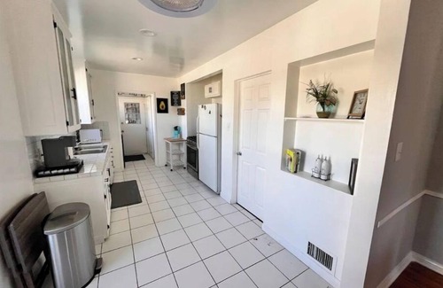 Inglewood House | Hidden Gem that is centrally located in the Heart of Los Angeles