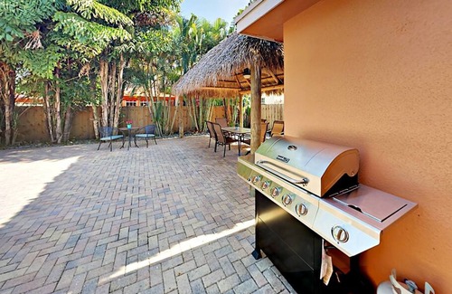 River Oaks Villa | Hidden Gem Vacation Villa w Private Pool Tikihut