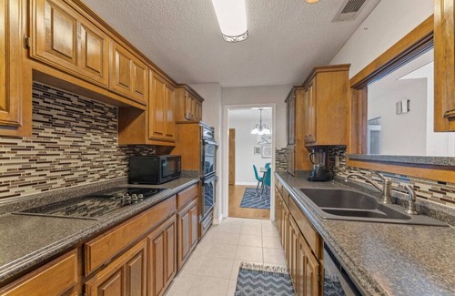 West Arlington House | Hidden gem w/hot tub >10 mins to AT&T stadium