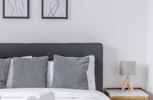 Brixton Apartment | Hidden Gem with Private Balcony, Brixton!