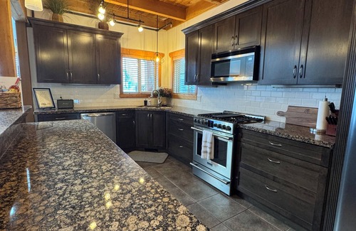 Okanagan-Similkameen House | Hidden Gold Hideaway - Apex Mtn - multi-family,pet friendly, slopeside townhome