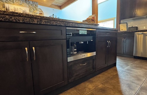 Okanagan-Similkameen House | Hidden Gold Hideaway - Apex Mtn - multi-family,pet friendly, slopeside townhome