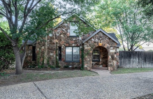 Tech Terrace House | Hidden Grove - 3BR 2.5BA - Walk to Tech