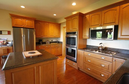 De Lancey House | Hidden Hollow spacious mountain retreatnBeautiful secluded, large yet cozy home