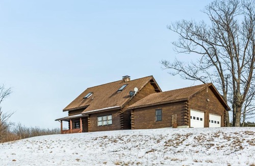 Hammondsport House | Hidden Lake Lodge