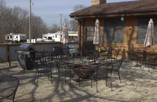 Warsaw Hotel | Hidden Lake Resort