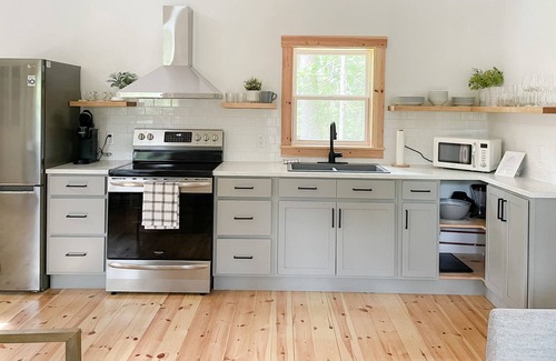 LaBelle Cottage | Hidden Lake West - 2 Bedroom Lakefront Cottage with Hot Tub