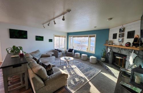 Fairbanks Villa | Hidden Lakefront Villa