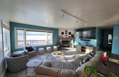 Fairbanks Villa | Hidden Lakefront Villa