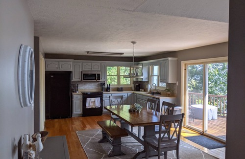 Big Sandy House | Hidden Lakeside Retreat on Kentucky Lake☼Kayaks, Rec Room, Fire Pit Wifi WFH