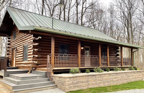 Goshen House | Hidden Log Cabin | Hot Tub | Ping Pong | Family |