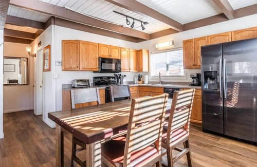 June Lake House | Hidden Meadow Cabin-June Lake, CA
