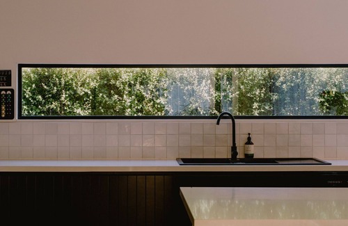 Daylesford House | Hidden Monument Daylesford ~ Spacious Contemporary Home ~ Sleeps 10