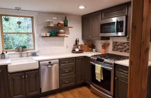 Newland Cottage | Hidden Nest in Linville Landharbor. Only minutes from Grandfather Mountains