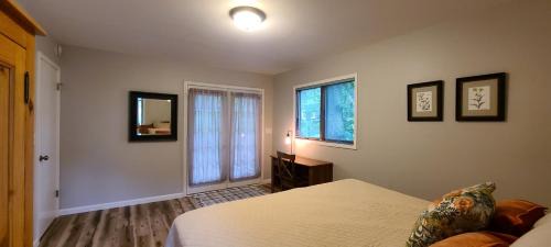 South Haven House | Hidden Oasis Close to Beach and Town