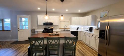 South Haven House | Hidden Oasis Close to Beach and Town