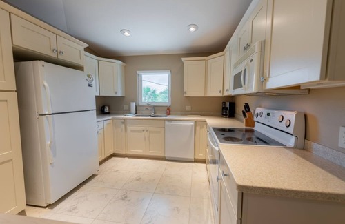 Anna Maria Condo | Hidden Oasis - DIRECT BEACHFRONT DUPLEX - 1BR/1BA Anna Maria - By Island Real Es