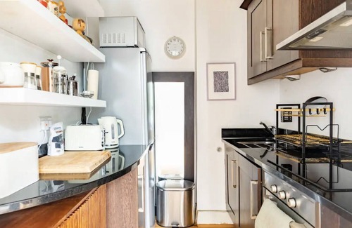 South Kensington Apartment | Hidden Oasis in Heart of London