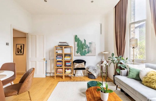 South Kensington Apartment | Hidden Oasis in Heart of London