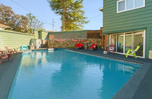 Saanich West House | Hidden Oasis in Victoria, BC