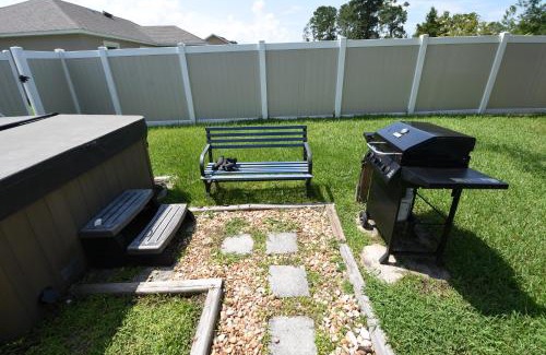 Palm Harbor House | HIDDEN OASIS Spacious Pool Home with Florida Room and Hot Tub