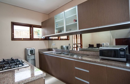 Central Seminyak Villa | Hidden Oasis Villa Seminyak, 4bedrooms, 4bath, available 25th to 29th December