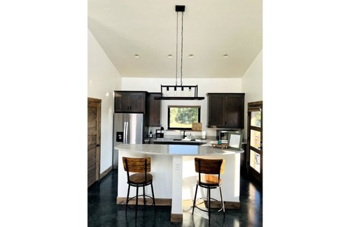 Montrose County House | Hidden Seewald Cabin on Vineyard with Hot Tub