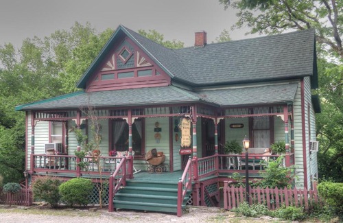 Eureka Springs Historic District Bed & Breakfast | Hidden Springs Bed and Breakfast
