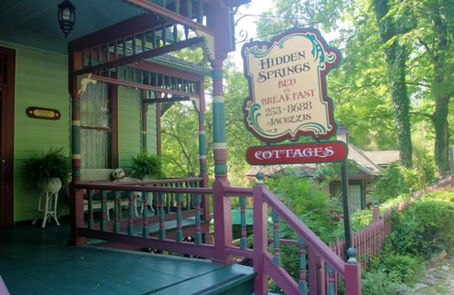 Eureka Springs Historic District Bed & Breakfast | Hidden Springs Bed and Breakfast