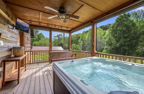 Walland House | Hidden Star Hideaway-Blackberry Farm-Smoky Mtn Nat Park-Hot Tub- Fire Pit- Fenced Yard- Pet Friendly