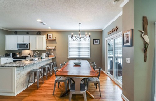 Tybee Island House | Hidden Treasure – Cozy Stay with a Fenced Courtyard Near Dining & Golf Cart Rentals