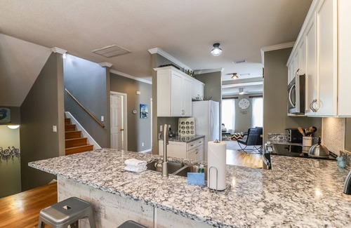 Tybee Island House | Hidden Treasure – Cozy Stay with a Fenced Courtyard Near Dining & Golf Cart Rentals