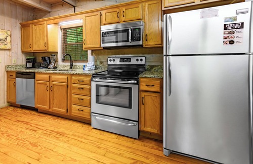 Gatlinburg Cabin | Hidden Treasure: Delightful Two Bedroom Cabin Located 5 Minutes From Downtown Gatlinburg