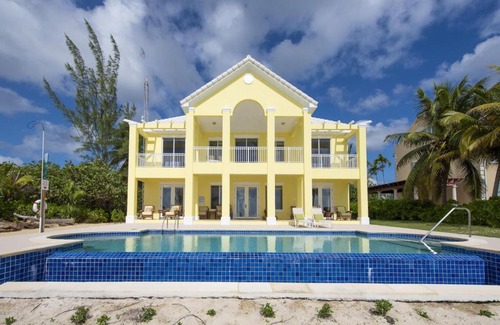 Breakers House | Hidden Treasure & Guesthouse by Grand Cayman Villas & Condos