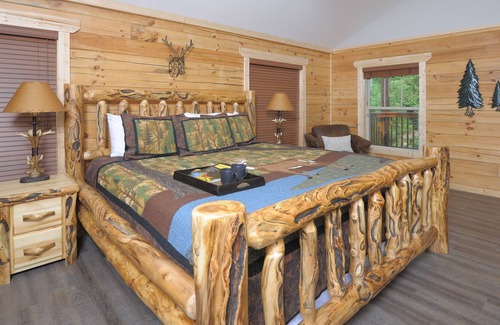 Pigeon Forge Cabin | Hidden Treasure, vrbo #1911532: BEAUTIFUL logcabin in the heart of Pigeon Forge