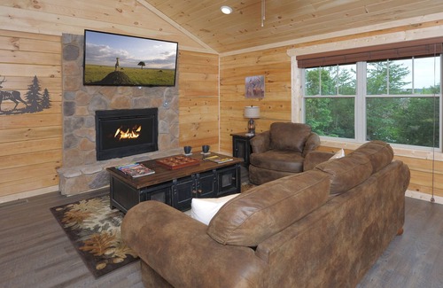 Pigeon Forge Cabin | Hidden Treasure, vrbo #1911532: BEAUTIFUL logcabin in the heart of Pigeon Forge