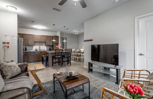 Ooltewah Apartment | ✪ Hidden Valley ✪ FREE Parking, Pool & Gym!