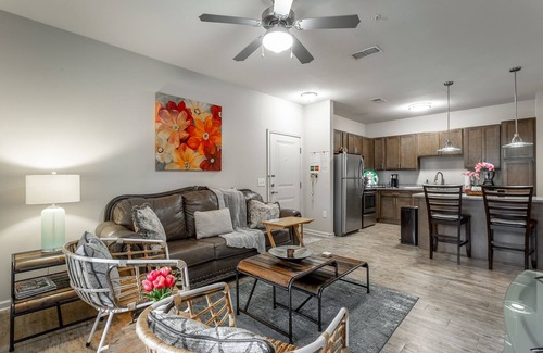 Ooltewah Apartment | ✪ Hidden Valley ✪ FREE Parking, Pool & Gym!